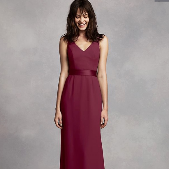 Vera Wang Dresses & Skirts - Vera Wang V Neck Crepe Gown with open back